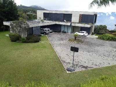Casa de 4 alcobas en venta en Las Palmas, Medellín, 500 m² · foto 2 de 20