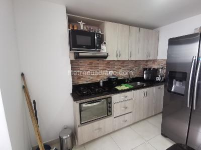 Apartamento de 3 alcobas en venta en Asdesillas, Sabaneta, 73 m² · foto 2 de 16