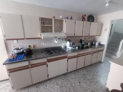 Apartamento de 5 alcobas en venta en Estadio, Medellín, 300 m² · foto 5 de 20