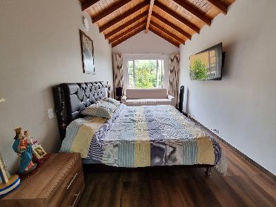 Casa de 4 alcobas en venta en Loma Del Escobero, Envigado, 190 m² · foto 16 de 20