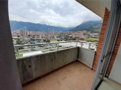 Apartamento de 3 alcobas en venta en Niquia, Bello, 80 m² · foto 3 de 15