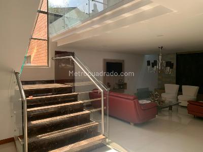Casa de 4 alcobas en venta en El Carmelo Ii, Sabaneta, 550 m² · foto 2 de 19