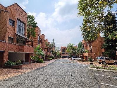 Casa de 3 alcobas en venta en Loma De Los Gonzalez, Medellín, 284 m² · foto 9 de 20