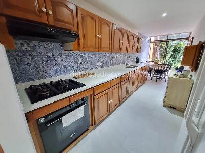 Casa de 4 alcobas en venta en Los Balsos 1, Medellín, 250 m² · foto 9 de 18