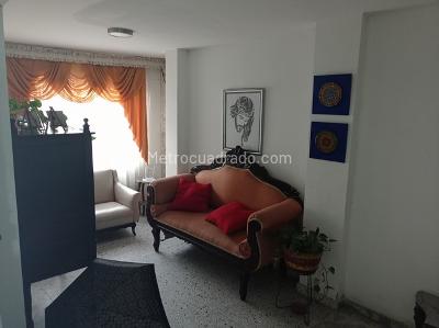 Casa de 5 alcobas en venta en Belen, Medellín, 268 m² · foto 13 de 20
