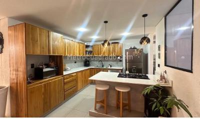 Casa de 5 alcobas en venta en Melendez, Medellín, 228 m² · foto 11 de 14