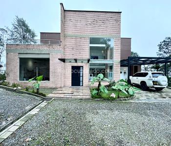 Casa de 4 alcobas en venta en El Salado, Envigado, 380 m² · foto 3 de 20