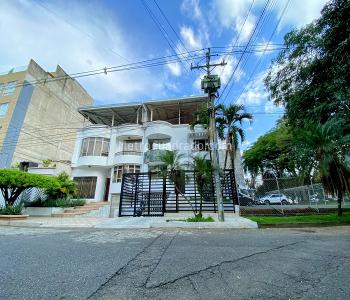 Casa de 5 alcobas en venta en El Ingenio, Cali, 443 m² · foto 1 de 20