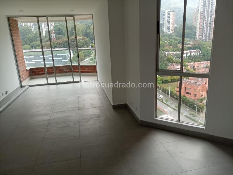 Stylish 2BR Apartment with City View in Los Balsos Dos - 5