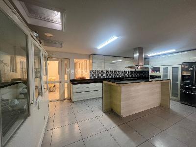 Casa de 5 alcobas en venta en Prados Del Limonar, Cali, 440 m² · foto 2 de 13