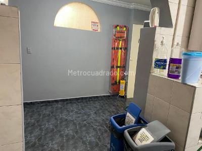 Casa de 5 alcobas en venta en Bolivariana, Medellín, 459 m² · foto 2 de 9
