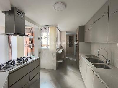 Apartamento de 3 alcobas en venta en Laureles, Medellín, 180 m² · foto 3 de 15
