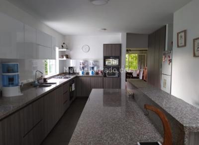 Casa de 4 alcobas en venta en Balcones Del Eden, Armenia, 440 m² · foto 2 de 4