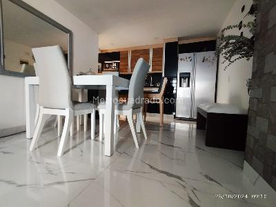 Apartamento de 3 alcobas en venta en Los Colores, Medellín, 99 m² · foto 10 de 19