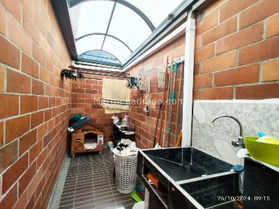 Apartamento de 3 alcobas en venta en Los Colores, Medellín, 99 m² · foto 11 de 19