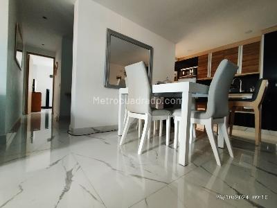 Apartamento de 3 alcobas en venta en Los Colores, Medellín, 99 m² · foto 3 de 19