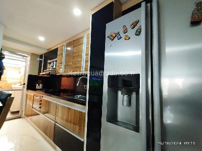Apartamento de 3 alcobas en venta en Los Colores, Medellín, 99 m² · foto 9 de 19