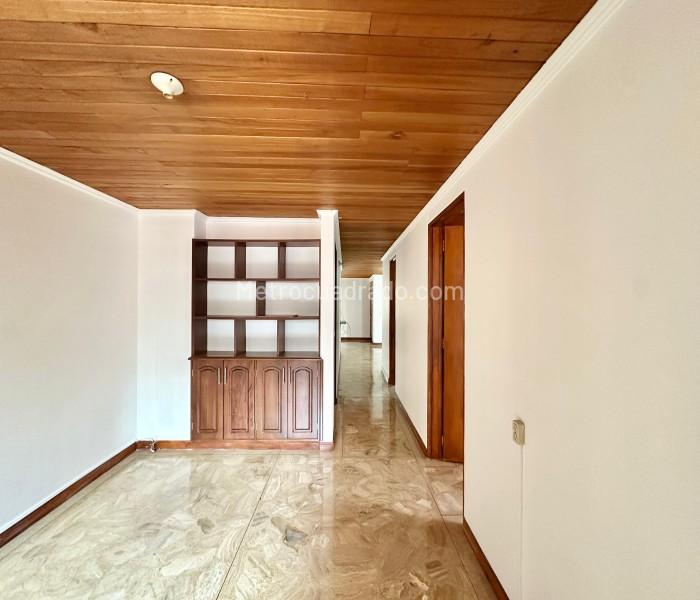 Apartamento de 4 Alcobas con Balcón en El Velódromo