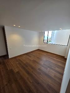 Apartamento de 3 alcobas en venta en Loma De Las Brujas, Envigado, 189 m² · foto 3 de 20