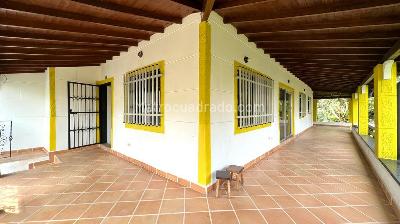 Casa de 5 alcobas en venta en Aves Maria, Sabaneta, 400 m² · foto 11 de 12