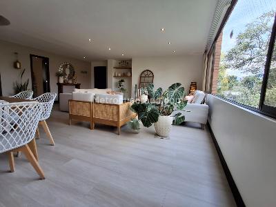 Apartamento de 3 alcobas en venta en El Tesoro, Medellín, 220 m² · foto 2 de 18