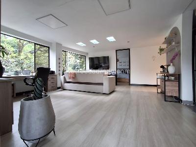 Apartamento de 3 alcobas en venta en El Tesoro, Medellín, 220 m² · foto 3 de 18