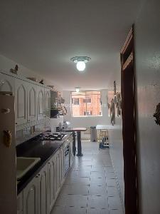 Apartamento de 3 alcobas en venta en Laureles, Medellín, 84 m² · foto 11 de 19