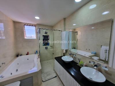 Apartamento de 3 alcobas en venta en Cabecera Del Llano, Bucaramanga, 214 m² · foto 16 de 20