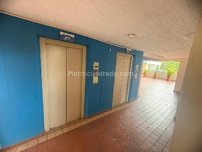Apartamento de 3 alcobas en venta en Cañaveral, Floridablanca, 194 m² · foto 2 de 20