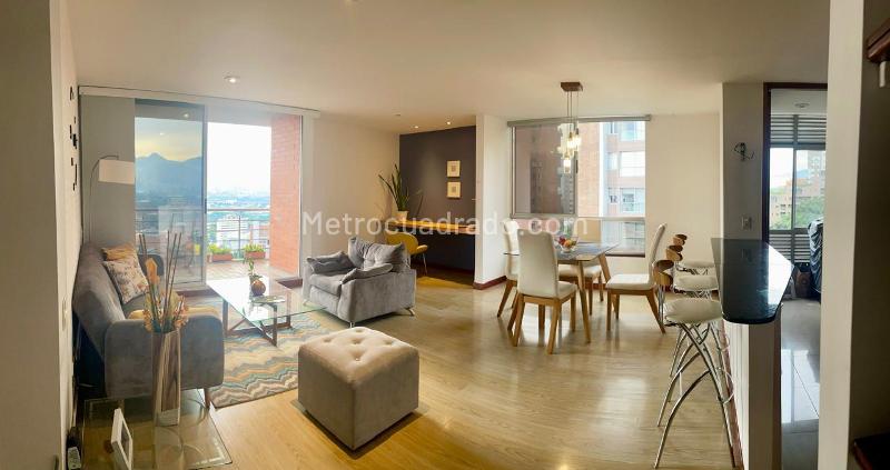 Apartamento Amplio de 2 Alcobas en Castropol, Edificio Gauss