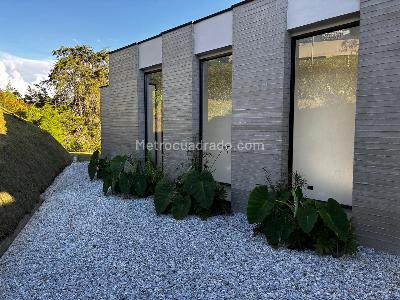 Casa de 3 alcobas en venta en San Antonio De Pereira, Rionegro, 330 m² · foto 2 de 20