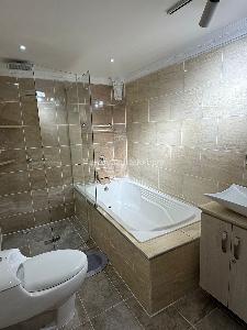 Casa de 3 alcobas en venta en Laureles, Medellín, 440 m² · foto 2 de 20
