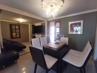 Casa de 5 alcobas en venta en Loma Del Escobero, Envigado, 176 m² · foto 5 de 20