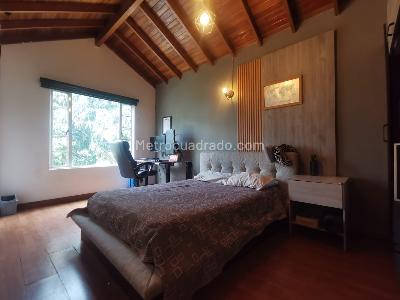 Casa de 5 alcobas en venta en Loma Del Escobero, Envigado, 176 m² · foto 10 de 20
