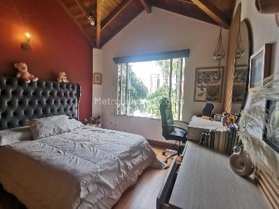 Casa de 5 alcobas en venta en Loma Del Escobero, Envigado, 176 m² · foto 11 de 20