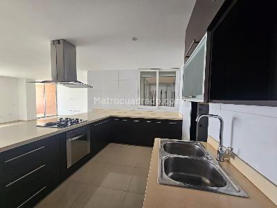 Apartamento de 3 alcobas en venta en Altos De Menga, Cali, 142 m² · foto 6 de 20