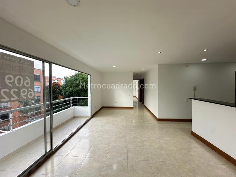 Apartamento Amplio de 3 Alcobas en Conquistadores - 2