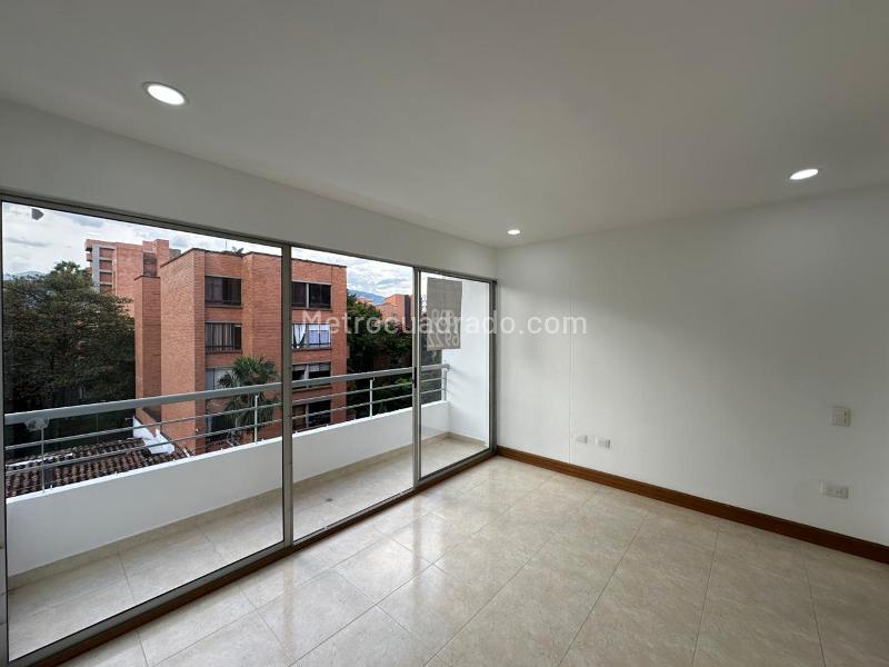 Apartamento Amplio de 3 Alcobas en Conquistadores - 3