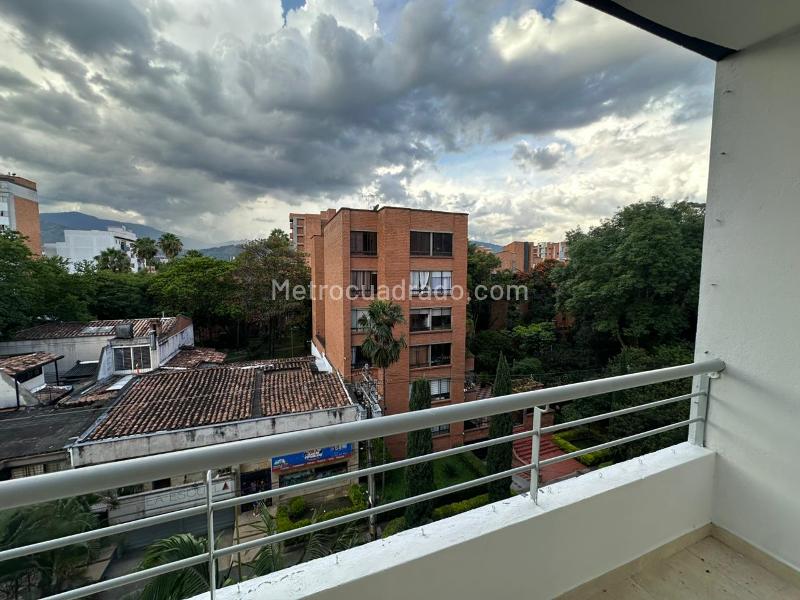 Apartamento Amplio de 3 Alcobas en Conquistadores - 5