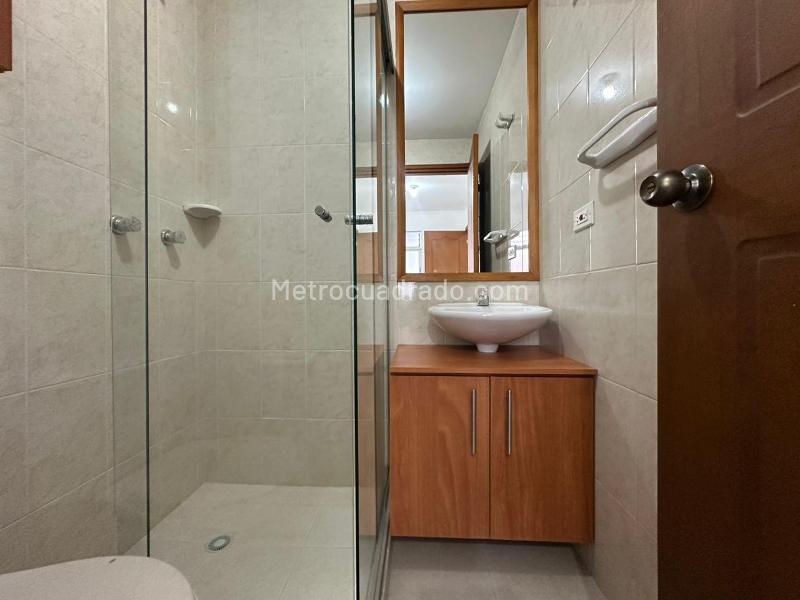 Apartamento Amplio de 3 Alcobas en Conquistadores - 7