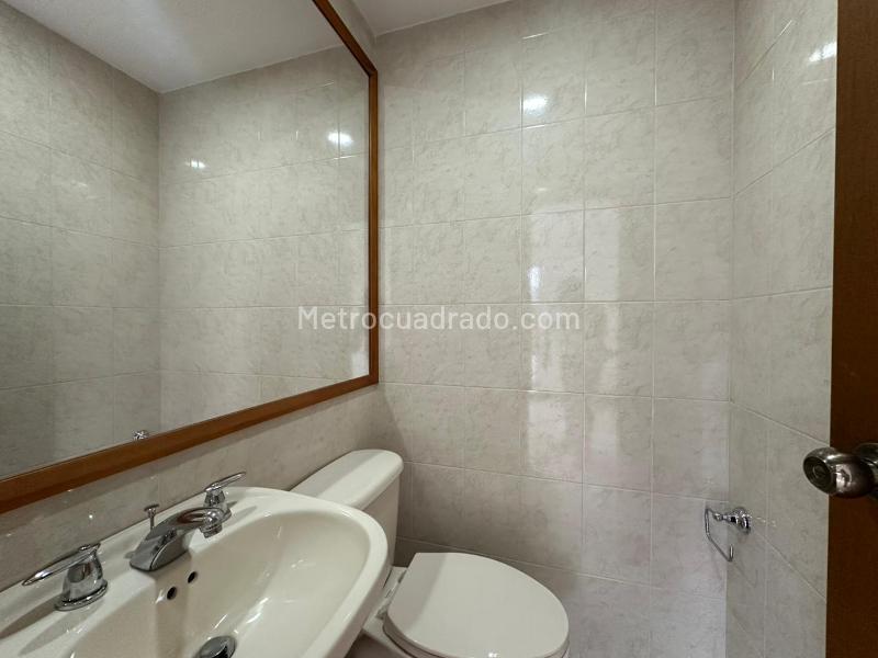 Apartamento Amplio de 3 Alcobas en Conquistadores - 8