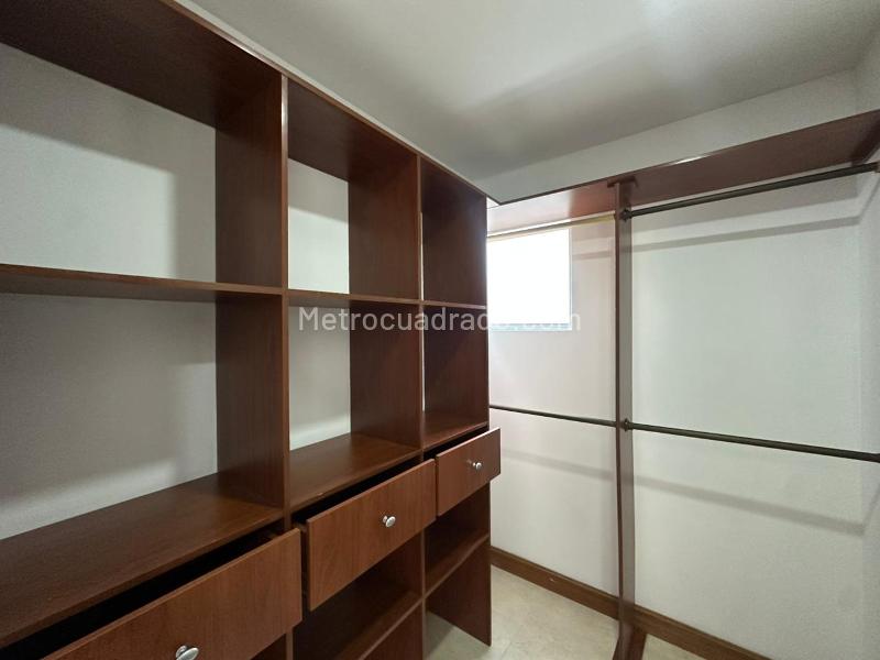 Apartamento Amplio de 3 Alcobas en Conquistadores - 9