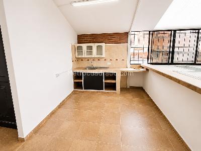 Casa de 5 alcobas en venta en La Base, Cali, 317 m² · foto 3 de 20