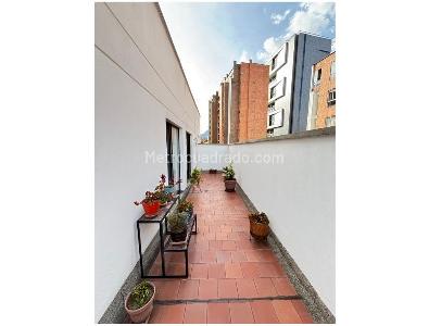 Apartamento en venta en La Castellana, Medellín · foto 2 de 17