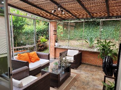 Casa de 3 alcobas en venta en Loma Benedictinos, Envigado, 220 m² · foto 2 de 19