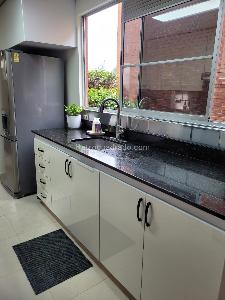 Casa de 3 alcobas en venta en Loma Benedictinos, Envigado, 220 m² · foto 4 de 19