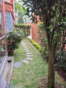 Casa de 3 alcobas en venta en Loma Benedictinos, Envigado, 220 m² · foto 6 de 19