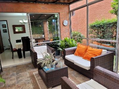 Casa de 3 alcobas en venta en Loma Benedictinos, Envigado, 220 m² · foto 8 de 19