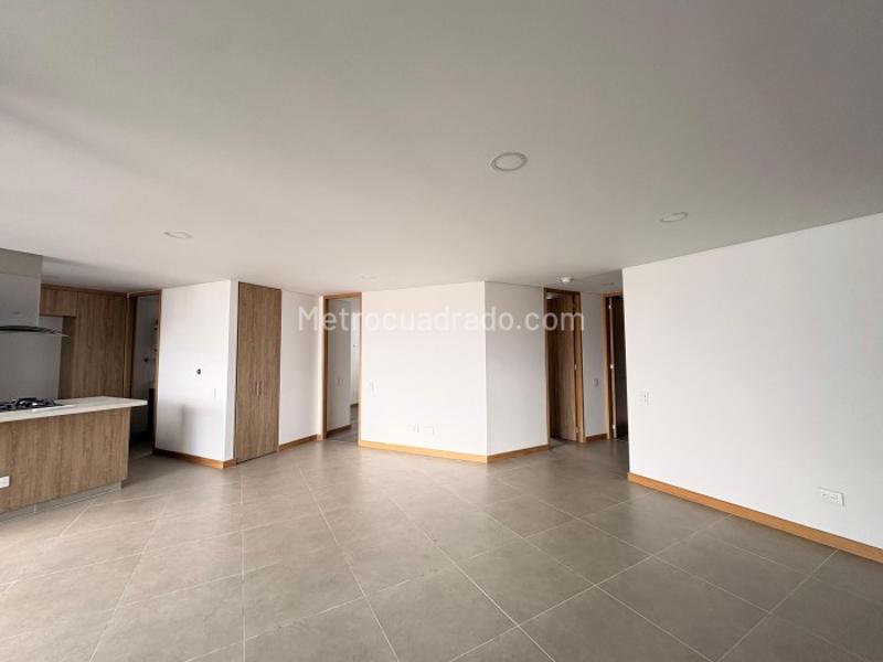 Apartamento de 3 Alcobas en Las Palmas con Excelentes Amenidades