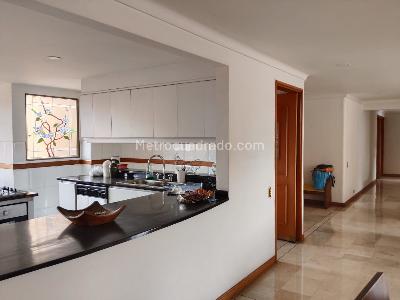 Apartamento de 4 alcobas en venta en Laureles, Medellín, 200 m² · foto 2 de 20